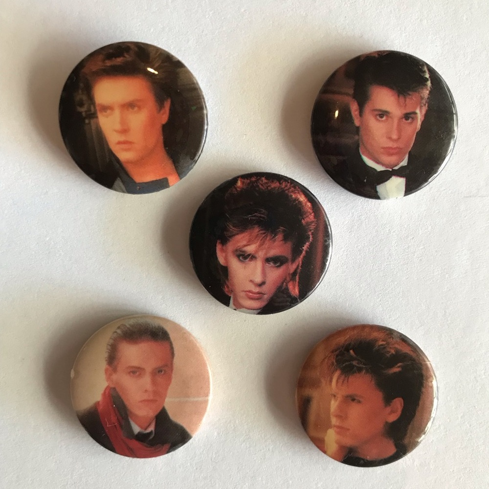 Set of 5 Vintage Duran Duran pins from 1984, authentic, small sized.